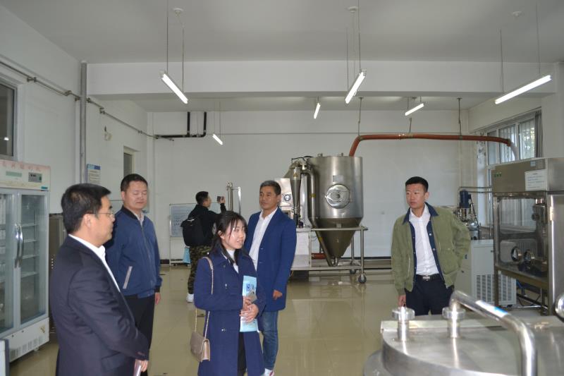 1572934999941733.jpg 2参观我院实训中心.jpg